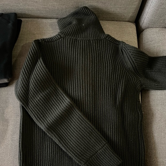 Gold Case Sweater - Picture 4 of 4